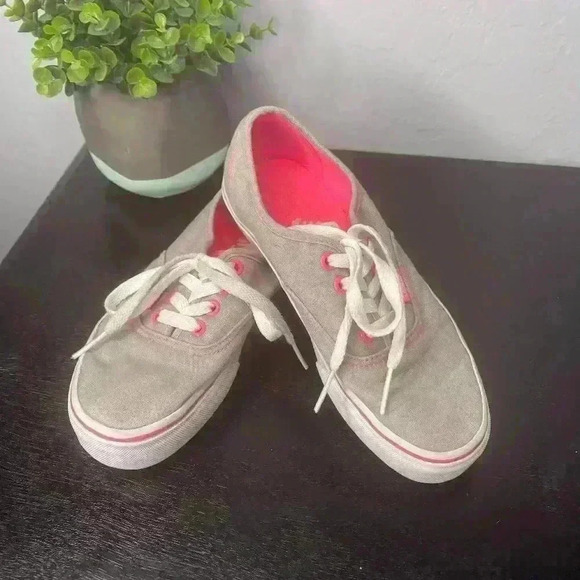 VANS Off The Wall Hot Pink Gray Low Top M4 W5.5 - Picture 1 of 3